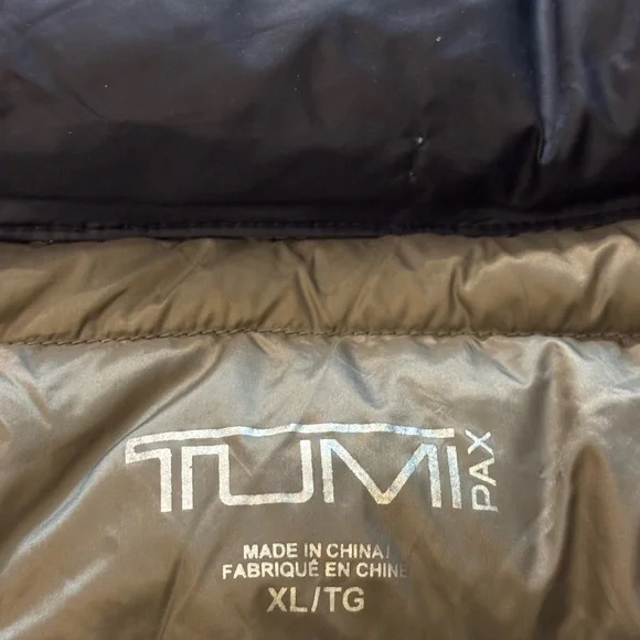 TUMI Patrol Packable PAX Travel Puffer Jacket in Navy - Picture 4 of 9